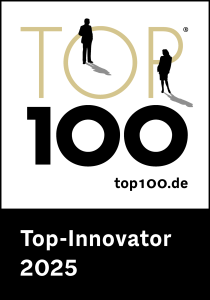 Top 100 innovations-Trophäe für Himmelwerk. ein großer gläserner quader mit der aufschrift top-innovator in den groben abmessungen eines dicken schulbuches.